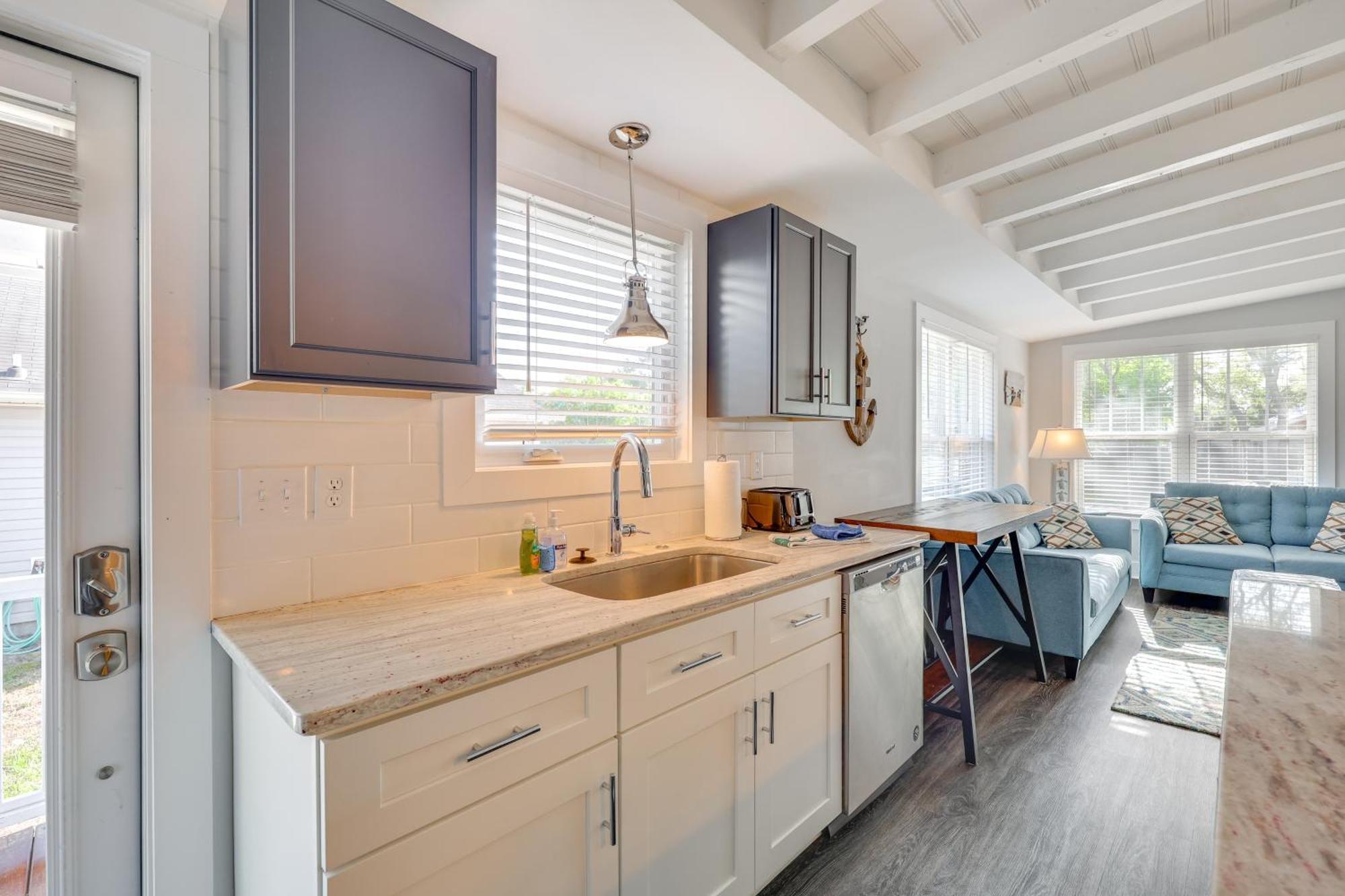 Modern Oak Island Escape 1 Mile To Long Beach! Extérieur photo