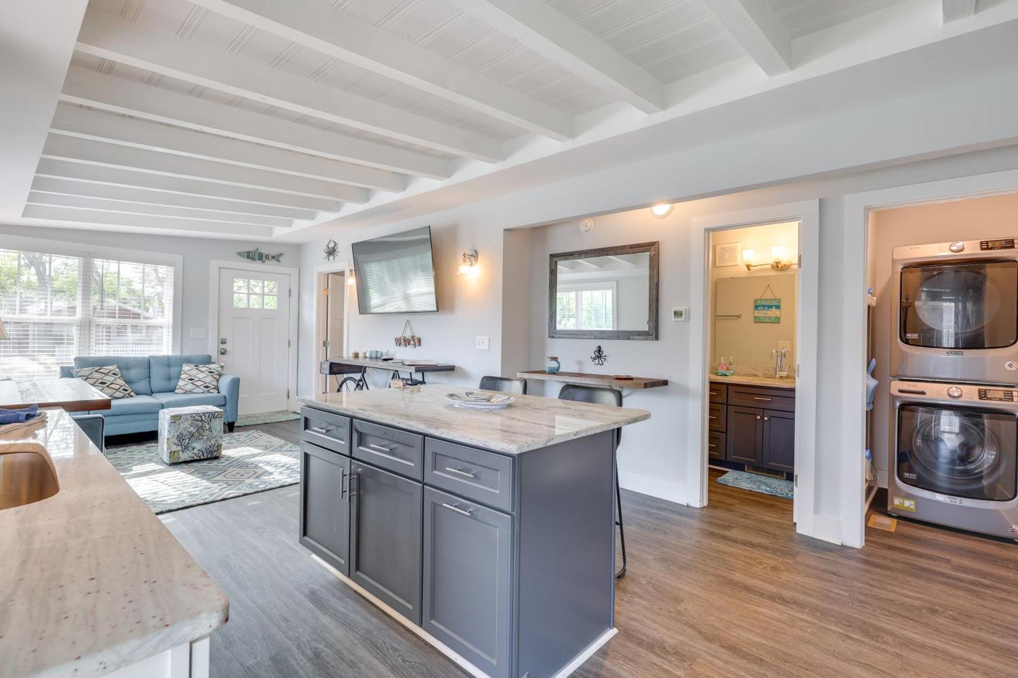 Modern Oak Island Escape 1 Mile To Long Beach! Extérieur photo