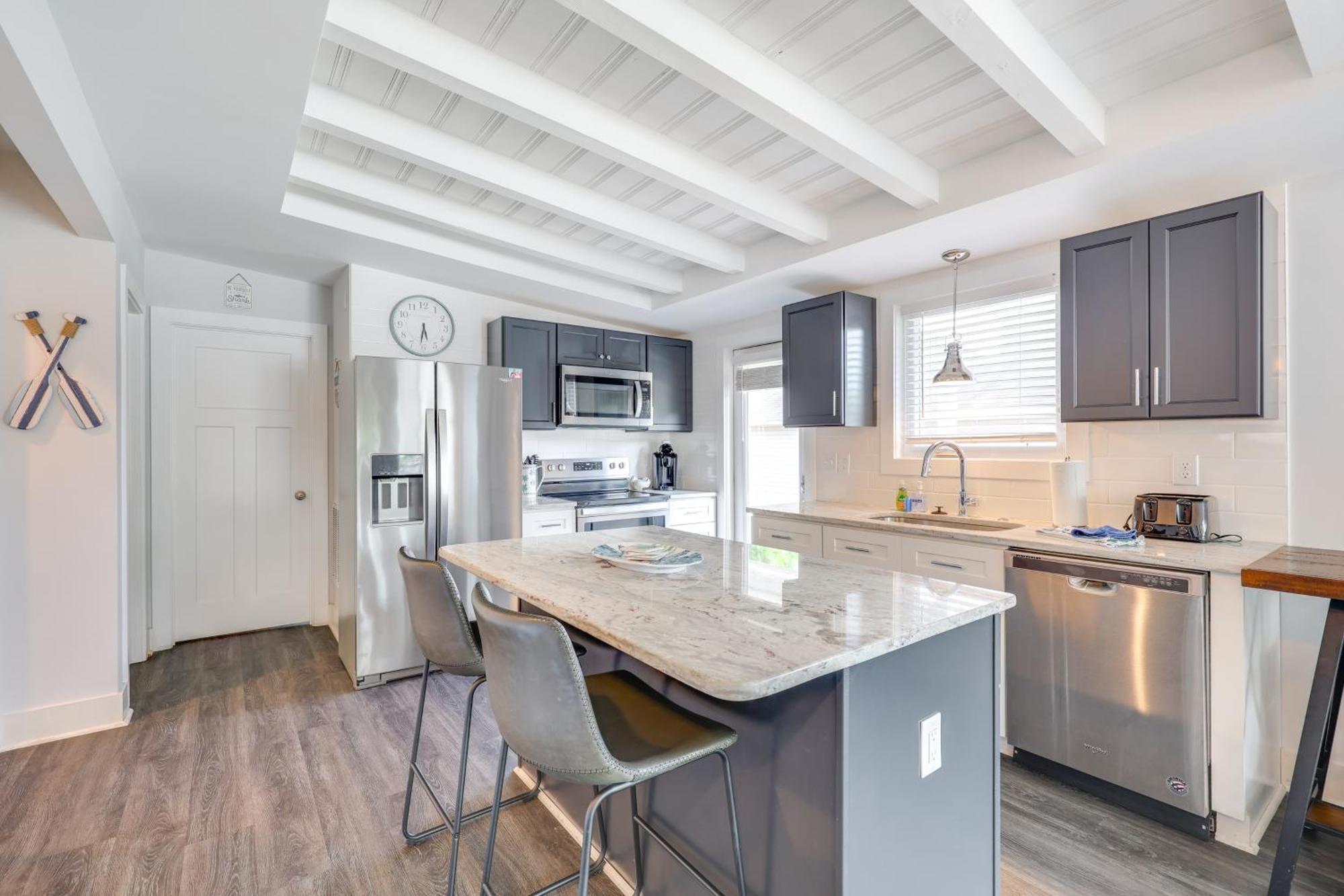 Modern Oak Island Escape 1 Mile To Long Beach! Extérieur photo