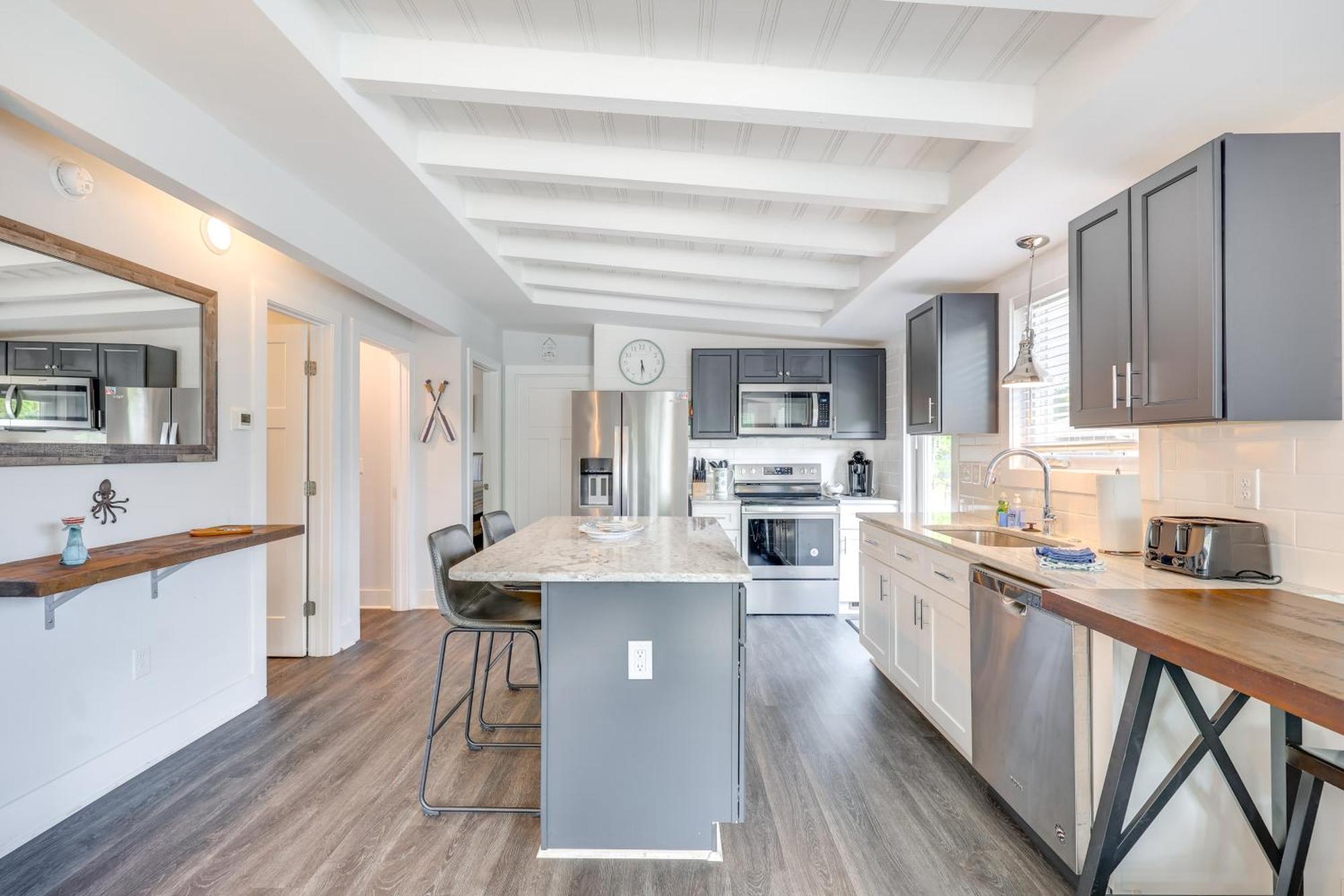 Modern Oak Island Escape 1 Mile To Long Beach! Extérieur photo