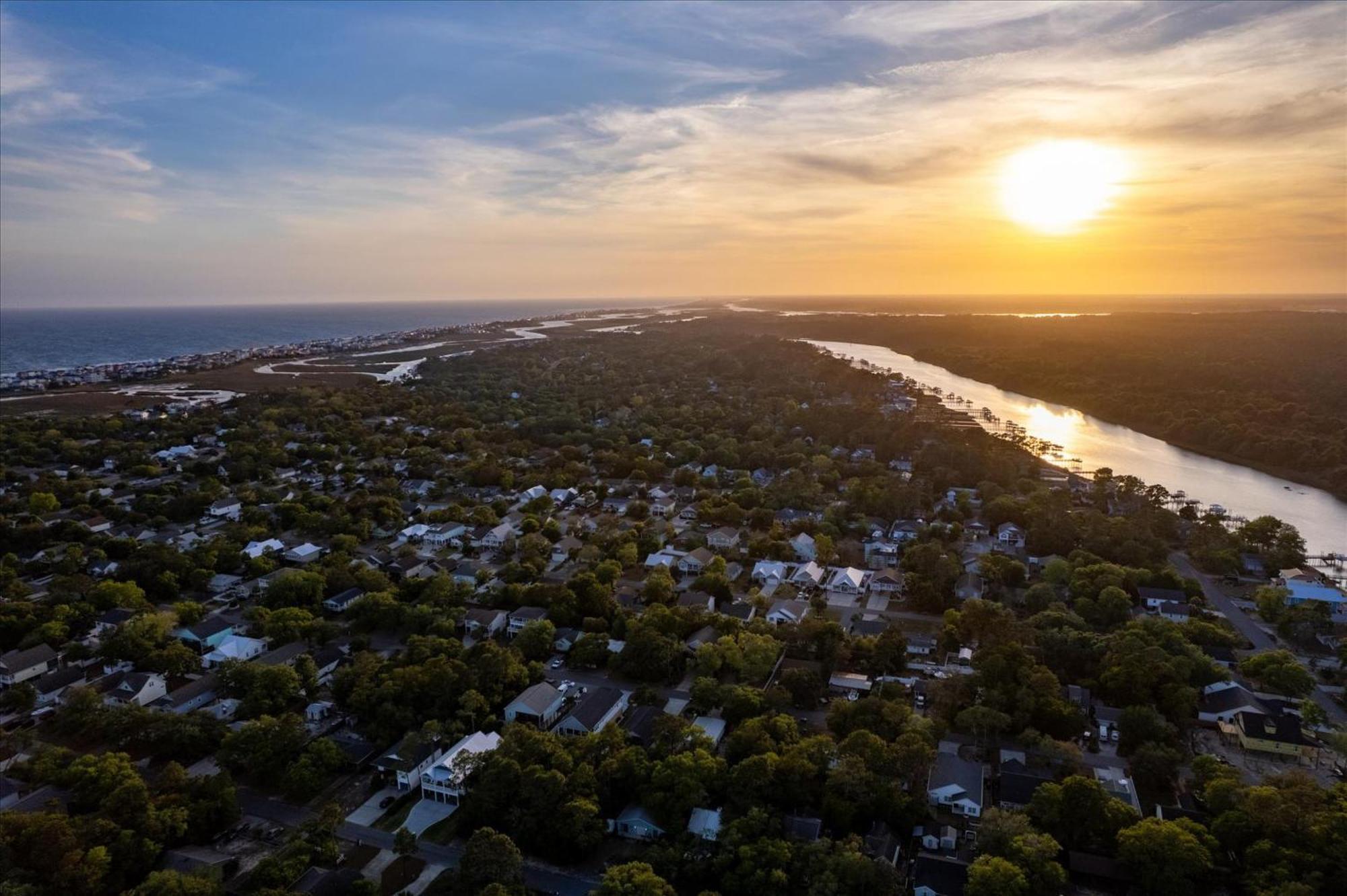 Modern Oak Island Escape 1 Mile To Long Beach! Extérieur photo